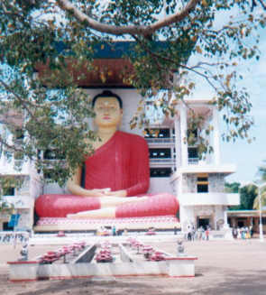 Die 39 m hohe Buddhastatue